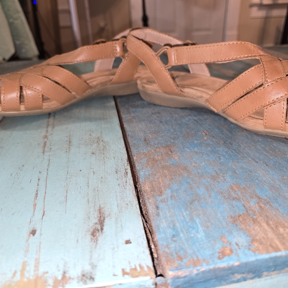Women's Earth Origin sandals sz 9 - Picture 3 of 5